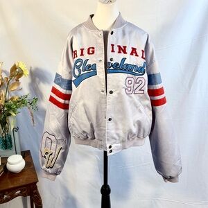 NWT PrettyLittleThing Blue Slogan Satin Varsity Bomber Jacket Sz Large 💚